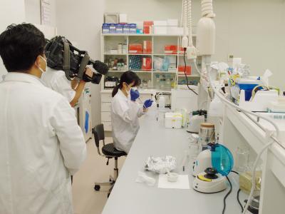 特許技術の抽出実験操作の様子です。