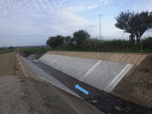 上流から下流を望む。