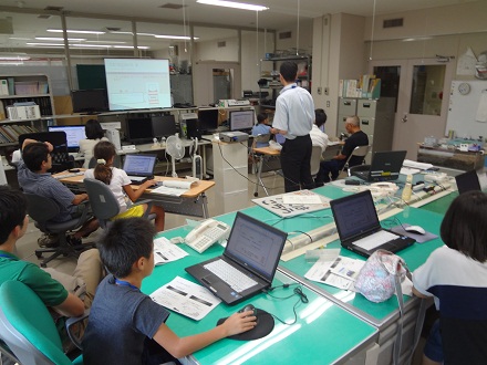 みんなで項目を確認しながら自分の家の省エネの状況を入力しましたの画像