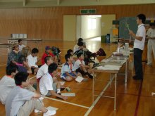 環境教室の川の実験の写真