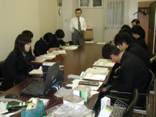 研究所の業務内容の説明の写真