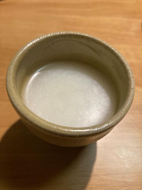 おちょこに入れたどぶろく