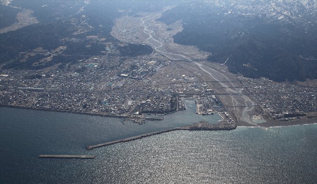 姫川港を上空から撮影した写真