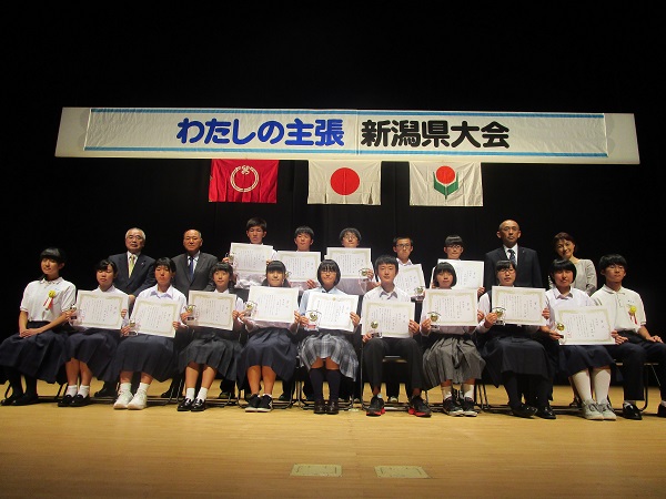 発表者、司会者、審査員で記念撮影