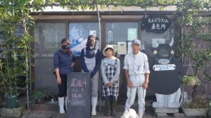 画像 えんどうファーム直売所前にて集合写真