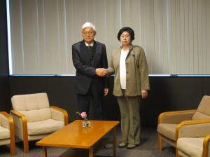 曽我さんと握手