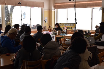 FMラジオ番組の生放送の様子(石打丸山スキー場)の画像