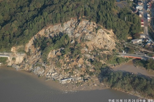 新潟県中越大震災500×334