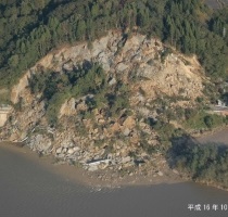 新潟県中越大震災210×200