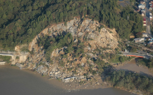 新潟県中越大震災の画像