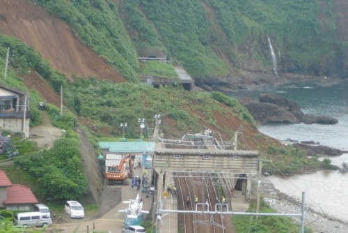 段丘斜面の地すべり（柏崎市青海川）