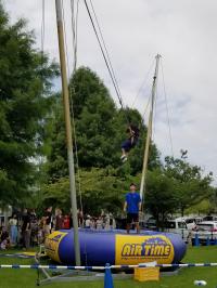 バンジートランポリン