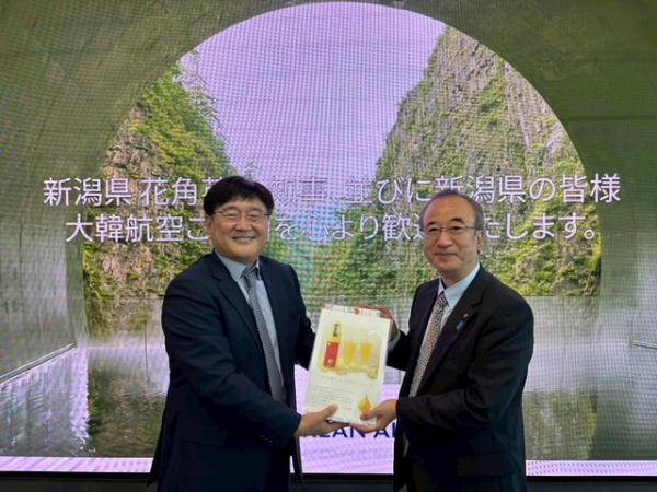 大韓航空崔晶皓（チェ・ジュンホ）副社長との記念撮影