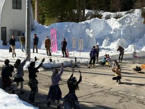 田麦雪まつりのアイドルの歌謡ショー