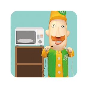 家電のコンセントを抜くレルヒさん