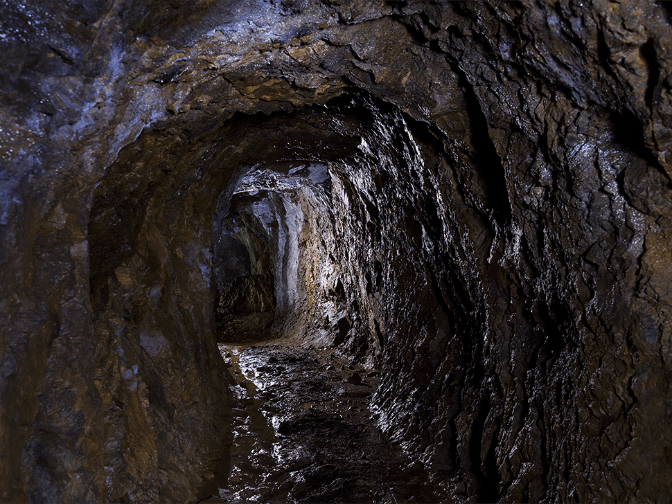 坑道掘りの画像