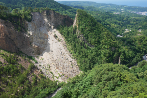 大規模な採掘（相川金銀山）の画像