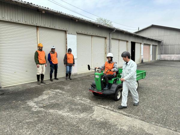 運搬車03