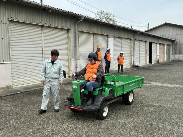運搬車04