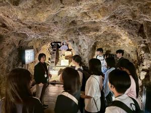 史跡佐渡金山の中での見学の様子