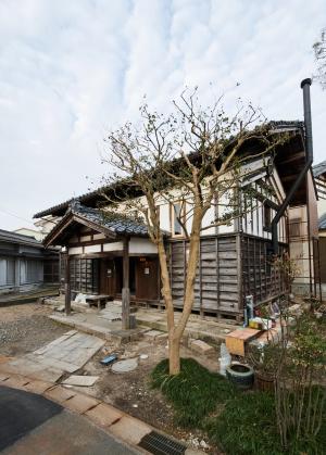 伏見家住宅外蔵(ふしみけじゅうたくそとぐら)西面、南面外観(にしめん、みなみめんがいかん)