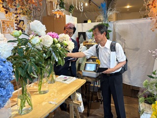 小売店で、保管した切り花の実用性について聞き取りした