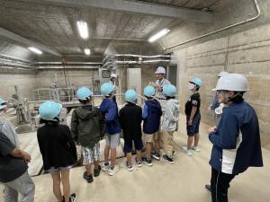 監査廊内の水道バルブ室の様子
