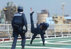 船内検索・テロリストの補足・制圧 ​（新潟海上保安部・東京税関新潟税関支署・東京出入国在留管理局新潟出張所）