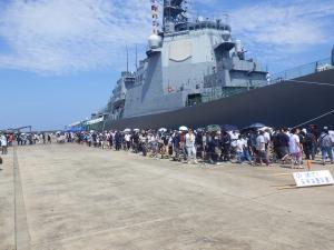 護衛艦みょうこうの一般公開が行われた際の様子です。
