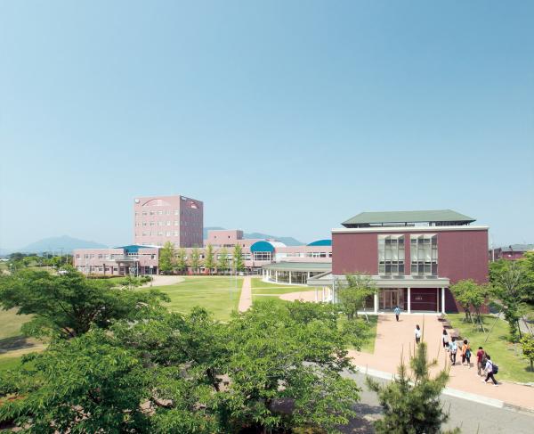国際情報大学
