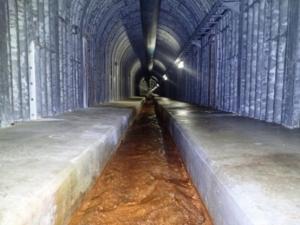 排水は中央の水路を通り流れ出る（大所地区）