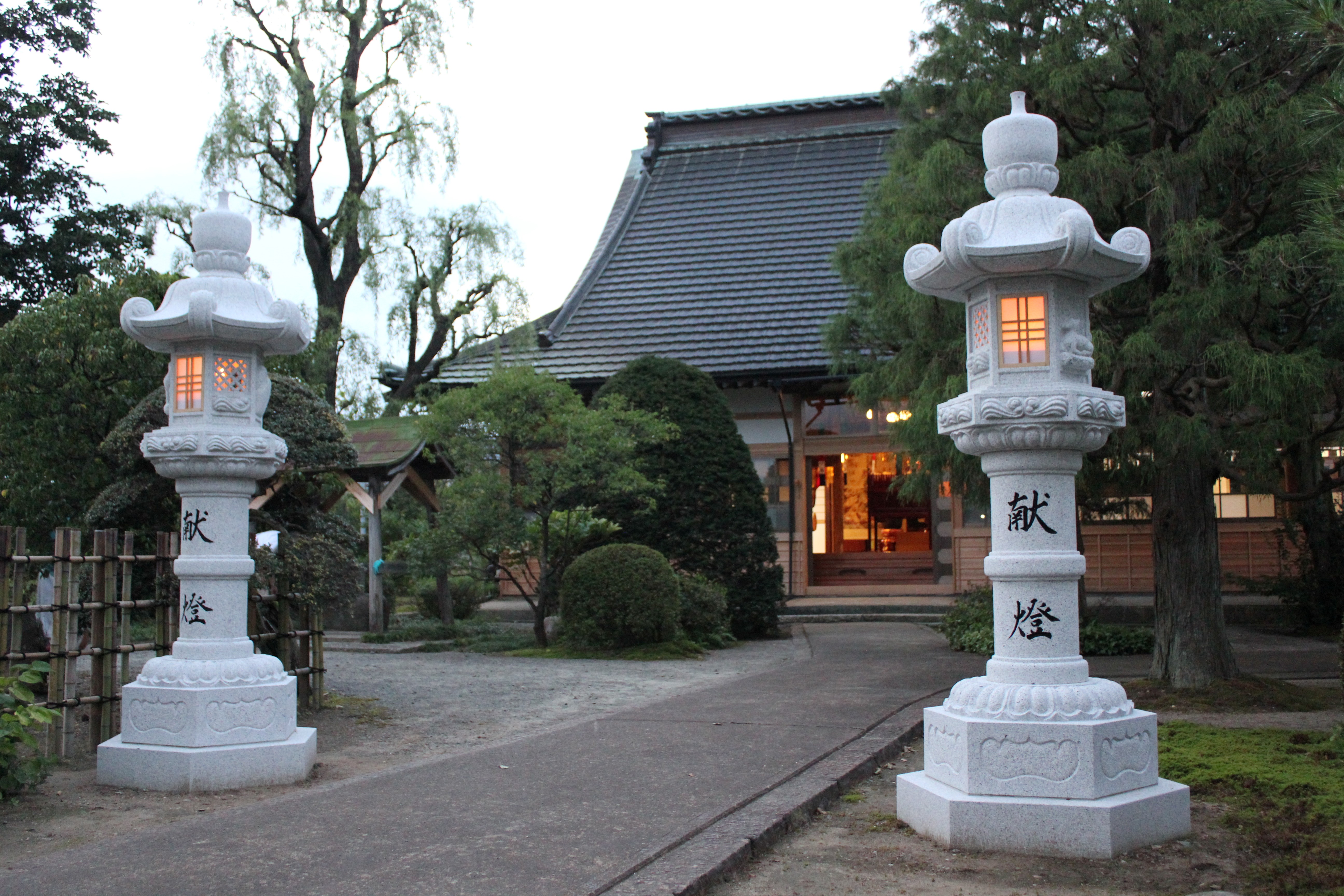 田辺石材店　燈籠