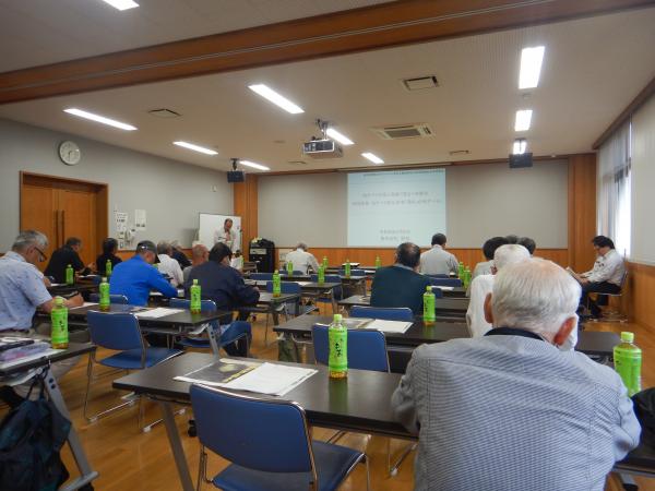 地すべり災害と現状で見るべき部分についての説明時の様子