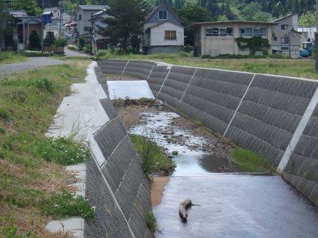 (3)上栗川の護岸整備状況の画像