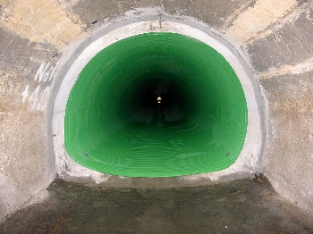 老朽化した水路トンネルの対策工事後の状況の画像