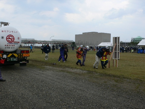 ガス中毒者の救出の画像