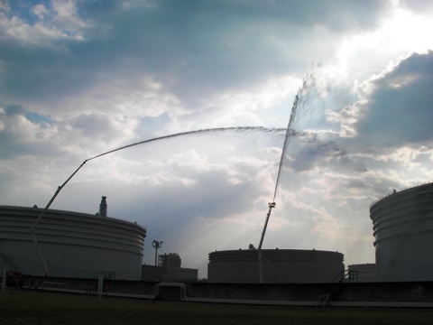 タンク火災の消火の画像