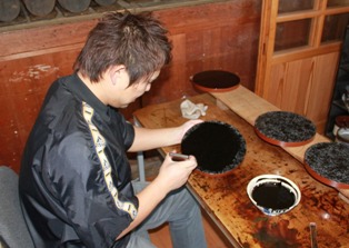 新潟漆器製作工程の画像