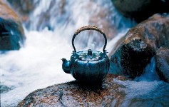 燕鎚起銅器（つばめついきどうき）の画像