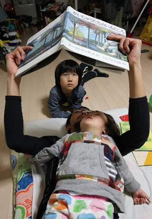 最優秀賞　「本の読みきかせ　よくきいてね」　佐藤　喜子　様の画像