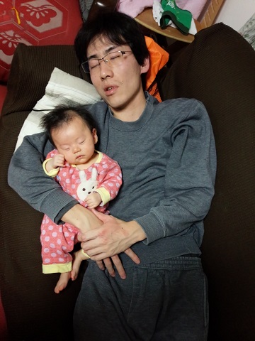 「パパと一緒にうたた寝」　伊丹　貴子　様の画像