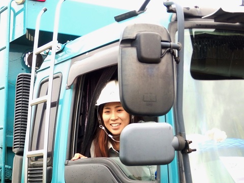 「大型ダンプのお嬢さん」　富所　上　様の画像