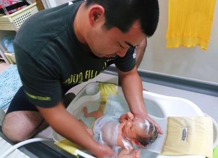 「大きな手に包まれて」　阿部　英梨子　様の画像