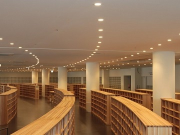 県産材の書架の画像