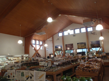 観光交流施設直売所の様子の画像