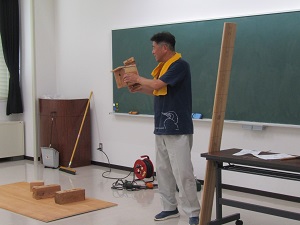 巣箱作りの画像３