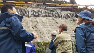 山之坊地内の法面