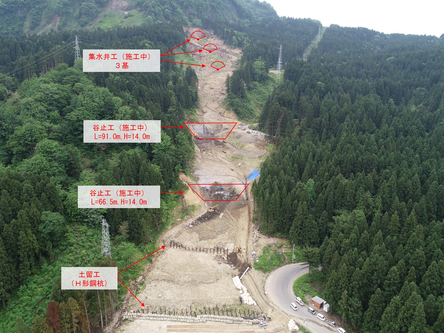 地すべり復旧工事の状況写真(5月10日撮影)