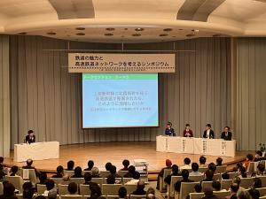 ダーリンハニーの吉川正洋氏やNgt48の佐藤海里氏など登壇者4名がトークセッション