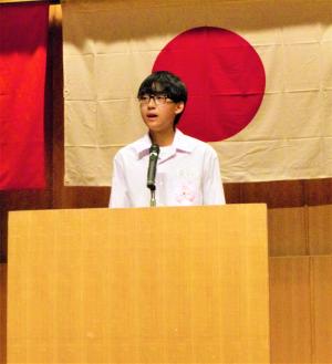 優秀賞受賞者の発表している様子です。